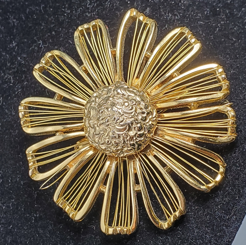 M.J. Ent. Flower Power Gold-tone Metal Brooch Pin - Picture 9 of 11